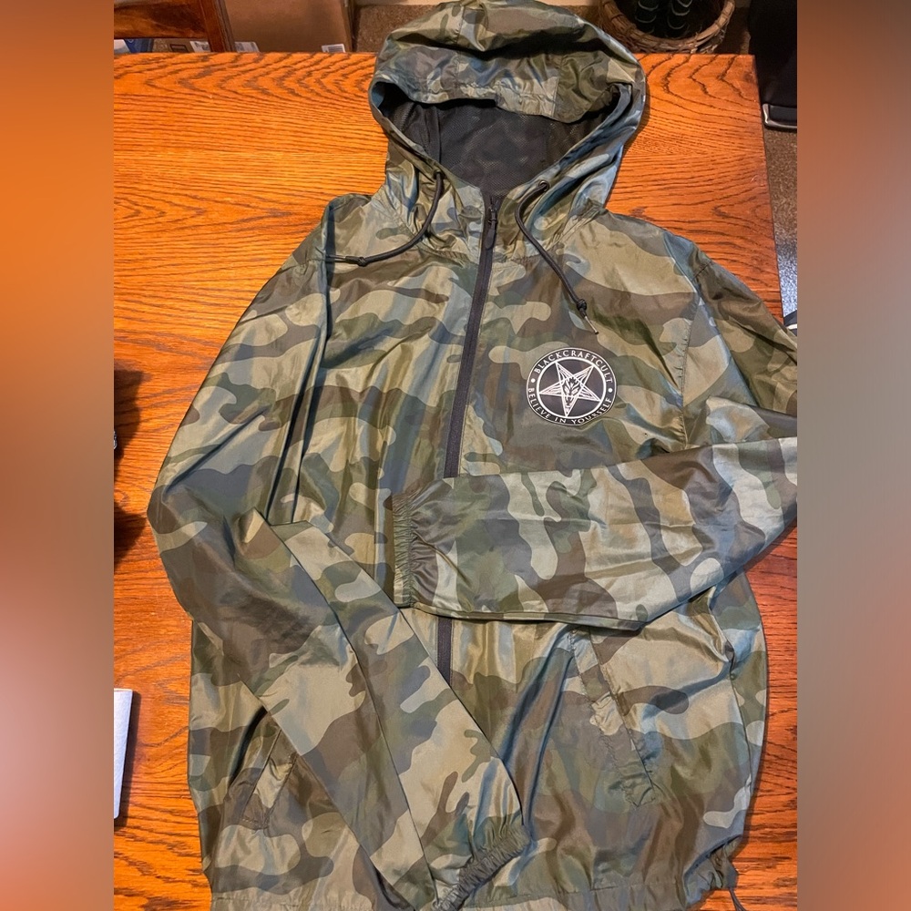 BLACK CRAFT CULT - men’s camouflage windbreaker with zip, drawstrings pockets